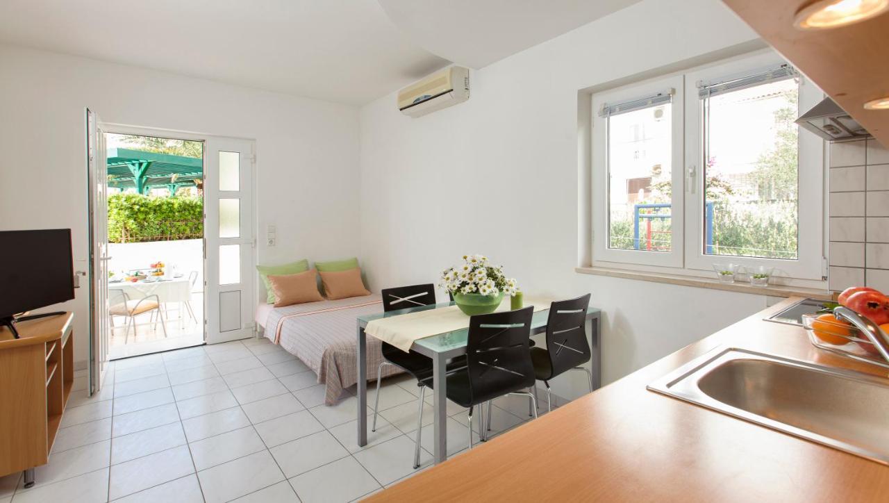 Bed and Breakfast Pansion Mlikota Promajna Exterior foto
